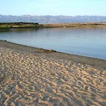 Mint - 50m From Sandy *